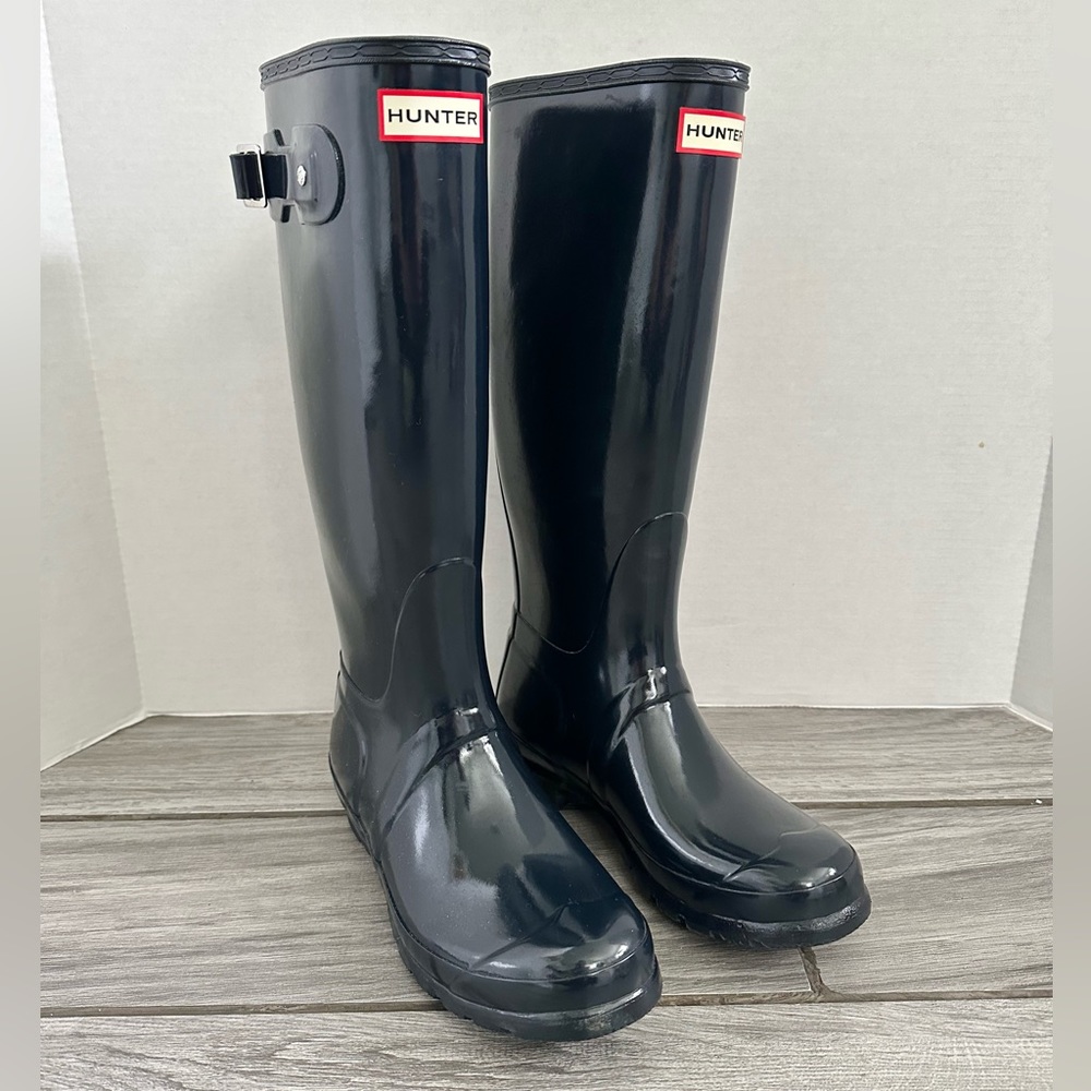 Hunter navy gloss boots 7